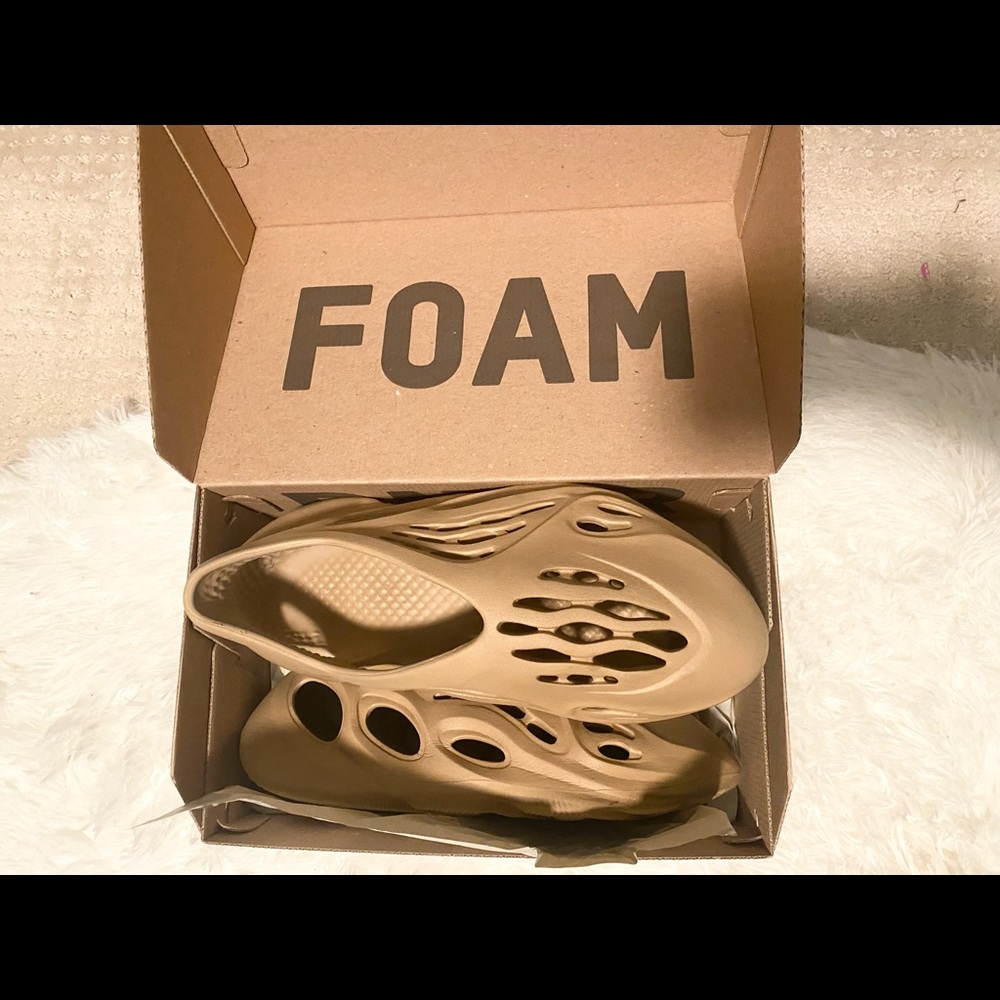 Yeezy Foam Size 8 (Women’s 9.5)